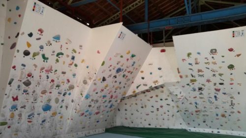 鹿児島県のクライミング施設「クライミングジム Red Point」